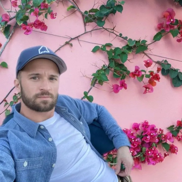 Meet your Posher, Derek! - Picture 2 of 5